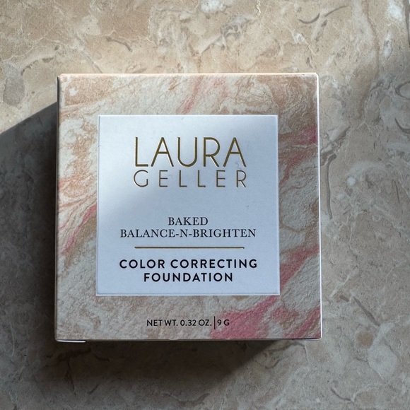 Laura Geller Baked Balance-N-Brighten Color Correcting Foundation Porcelain NEW - Picture 3 of 3